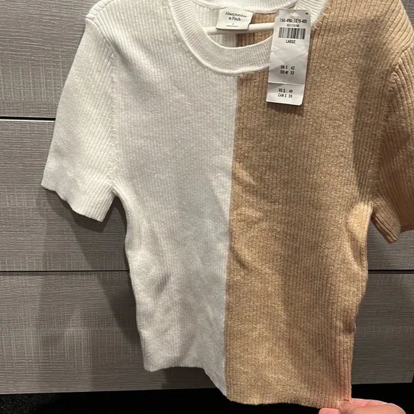 Abercrombie & Fitch sweater crew neck top! - Picture 2 of 4